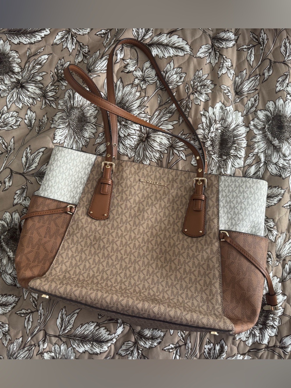 Michael Kors Medium Voyager Tote Bag in Brown and Cream/Beige.